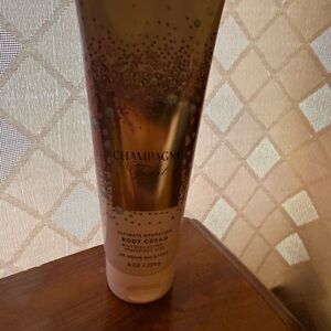 Bath & Body Works Champagne Toast Body Cream - Gold and White